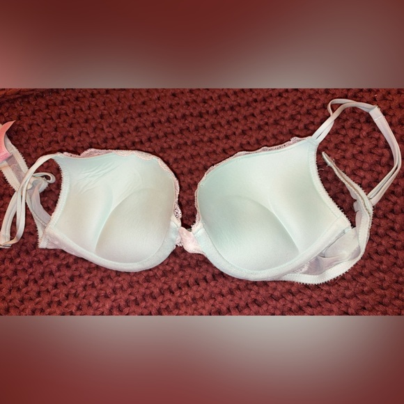 Victoria’s Secret Lace Bra - Picture 8 of 9